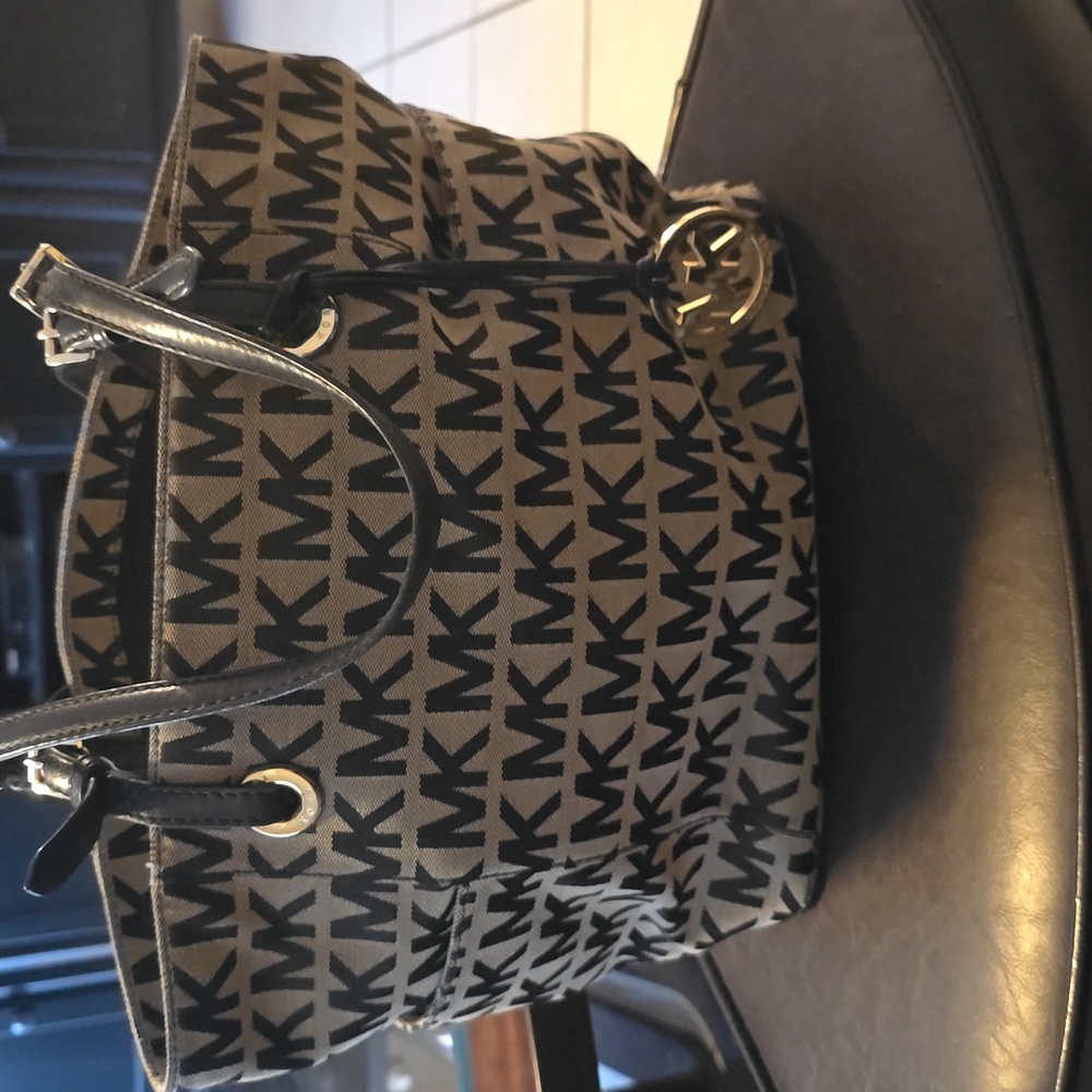 Michael Kors EUC Tan and Black Signature Monogram Jet Set Totew/Logo Charm